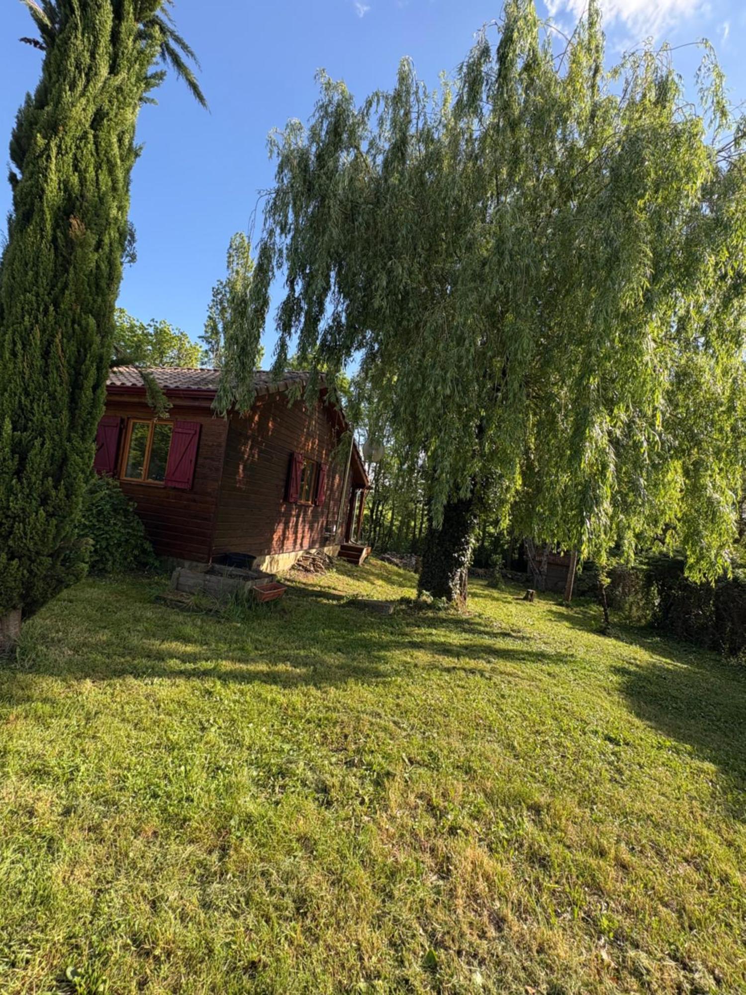 Chez Mamie LʼIsle-Jourdain Exterior foto